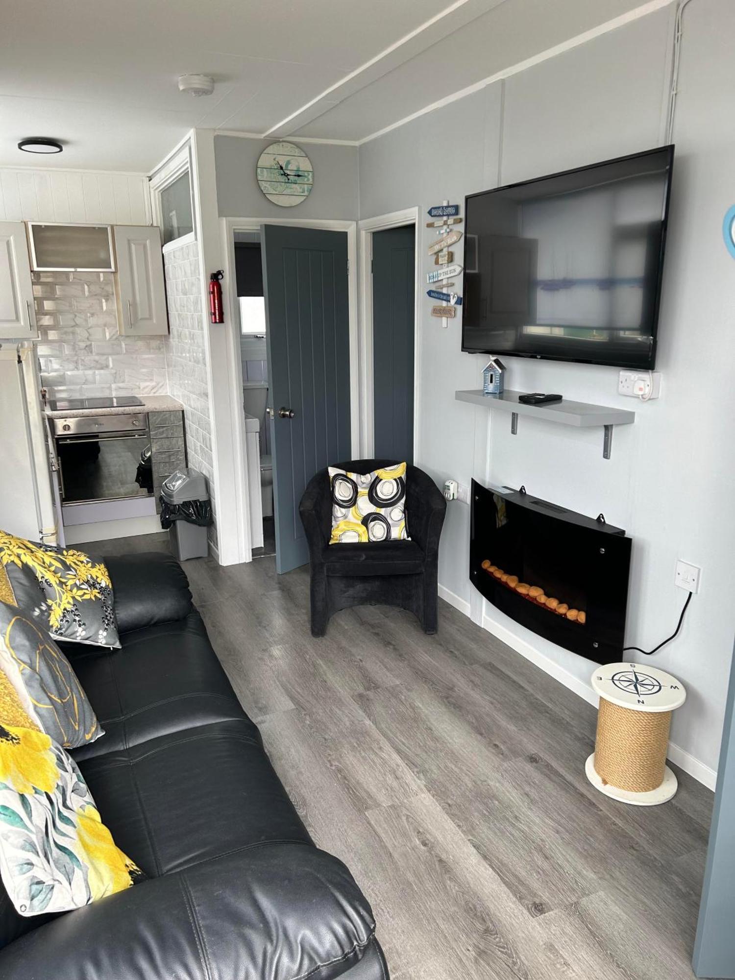 Cozy Seaside Chalet In Bridlington Exterior photo